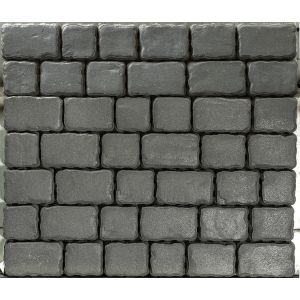 Rustieke oprit met Courtstones 6 cm Basalt kasseien in diverse lengtematen voor een authentieke uitstraling.