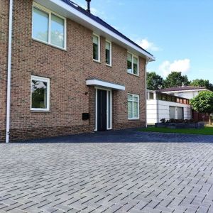 Betonstraatsteen 21x10,5x8 cm Antraciet komo