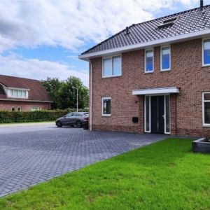 Betonstraatsteen 21x10,5x8 cm Antraciet (machinaal pakket) komo