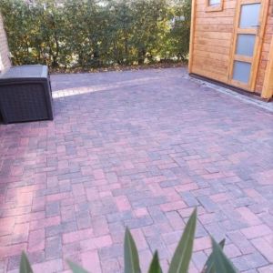 Betonstraatsteen 21x10,5x8 cm Rood/Zwart komo