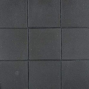De betontegel 30x30x4,5 is een strakke, simpele betontegel met een dikte van 4,5 cm die geschikt is voor uw tuin en terras.