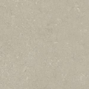 Extra grote lichtbeige Douglas & Jones Authentic Luxe Chablis Stone terrastegel van 120x120 cm met een verfijnde kalksteenstructuur en matte afwerking.