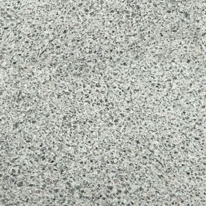 Bovenaanzicht van Gardenlux Granula betontegel 30x60x6 cm in de kleur Misto Lichtgrijs, zonder facet, geschikt voor oprit en terras.