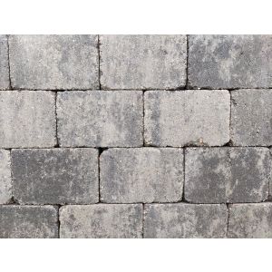 De Trommelsteen 21x14x7 cm Grijs/zwart van Kijlstra zijn gemaakt van beton. De stenen zijn geschikt voor uw oprit, tuinpad en (dak)terras, waardoor u een eenheid creëert in uw voor- en achtertuin.