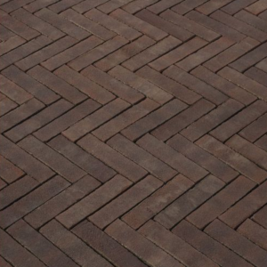 De getrommelde waalformaat van Vandersanden is een duurzaam en natuurlijk product. Doordat de klinker  getrommeld is geeft het de tuin een harmonieuse en rustieke uitstraling