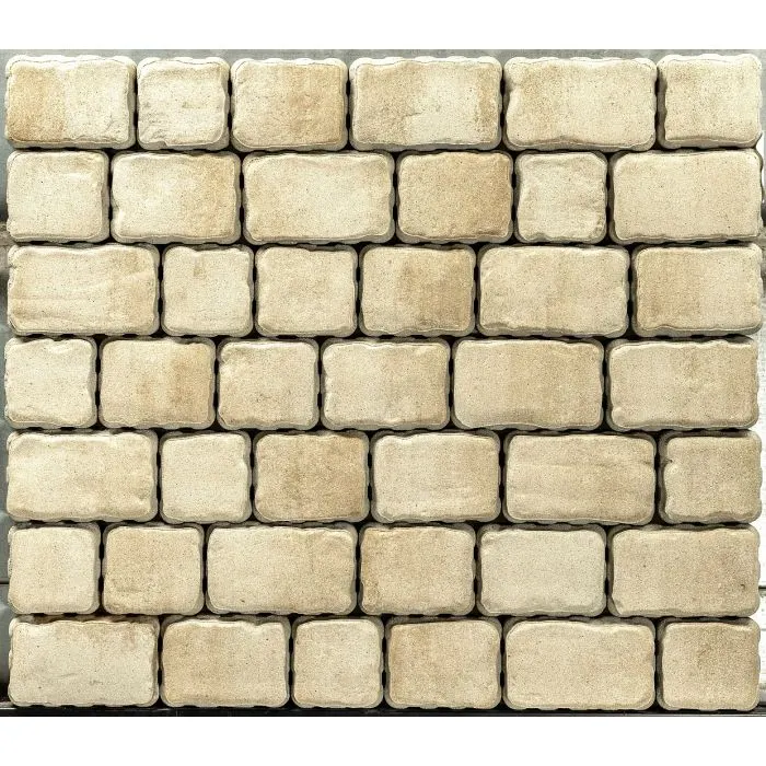 Courtstones 6 cm Canvas betonnen kasseien in wildverband gelegd op een oprit.