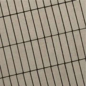 Lichtgrijze waterpasserende Recto Aqua Blanco betonstenen in Waalformaat voor een moderne en duurzame bestrating.