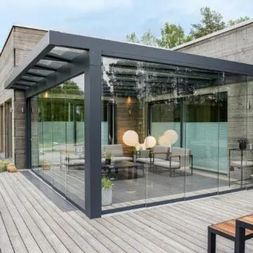 Veranda aan de gevel van een woning